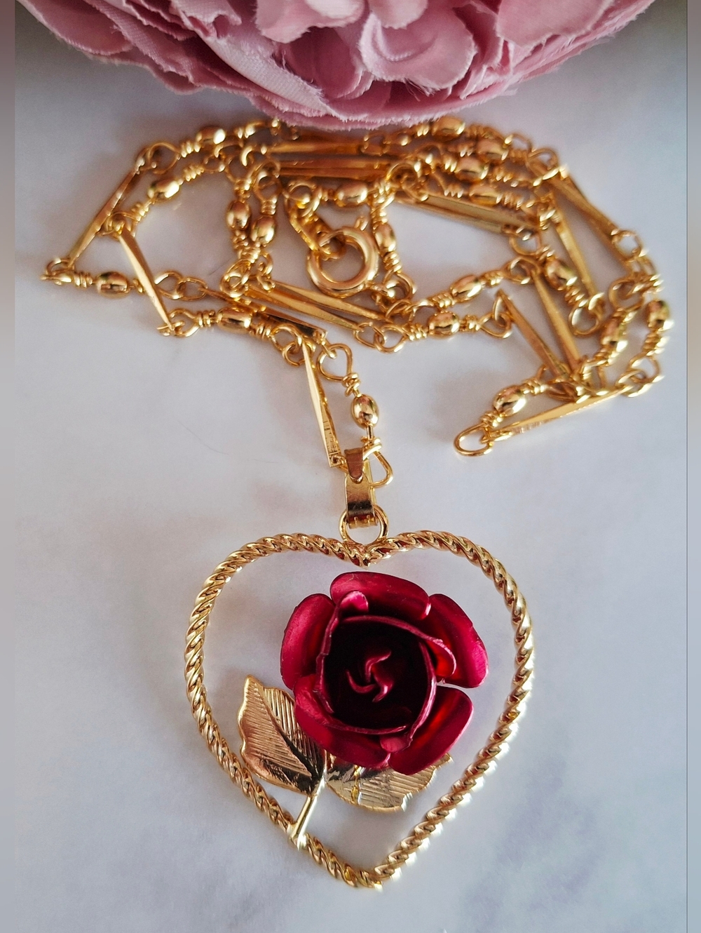 Vintage 80s 🌹✨️❤️Beautiful Rose Heart Pendant Necklace